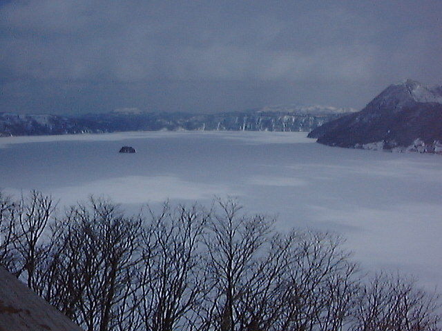 凍結した冬の摩周湖