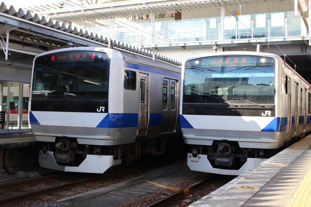 常磐線でグリーン車が連結されているE531系（青帯の電車）
