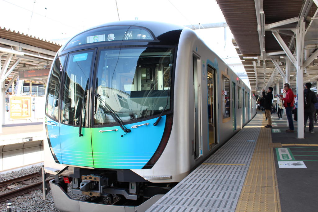 所沢駅に停車中のS-TRAIN