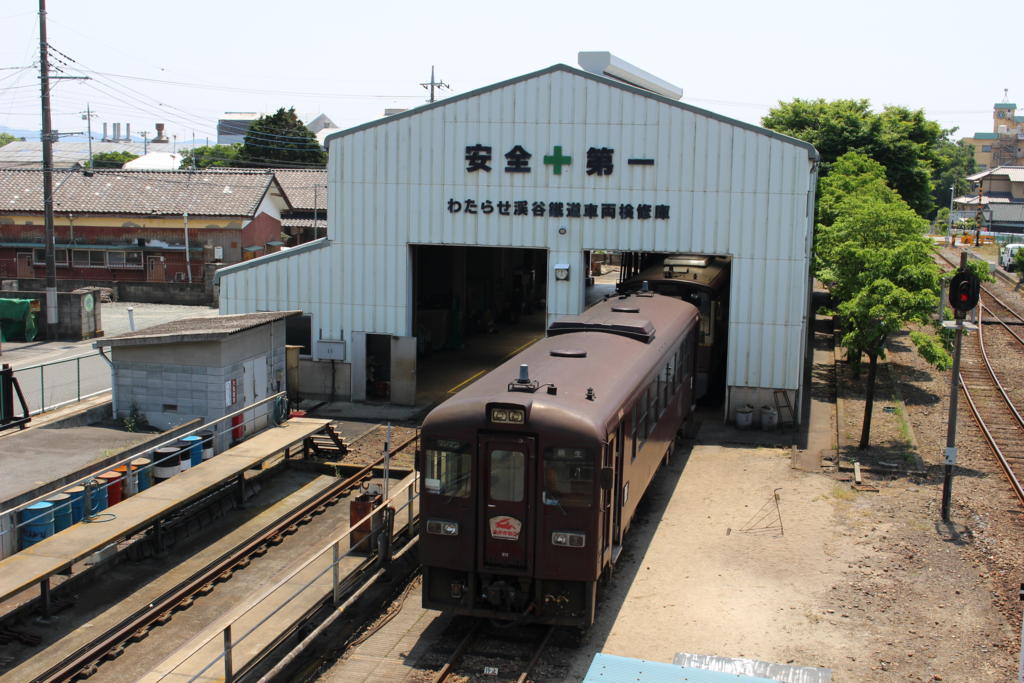 大間々駅の車両検修庫