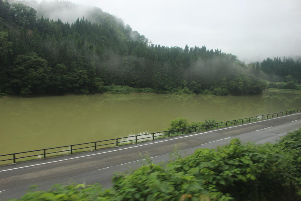 早戸駅付近の只見川