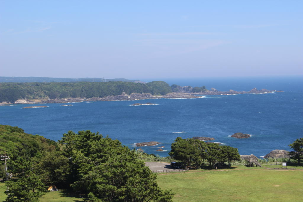 潮岬観光タワーからの「浪ノ浦」方面の眺め