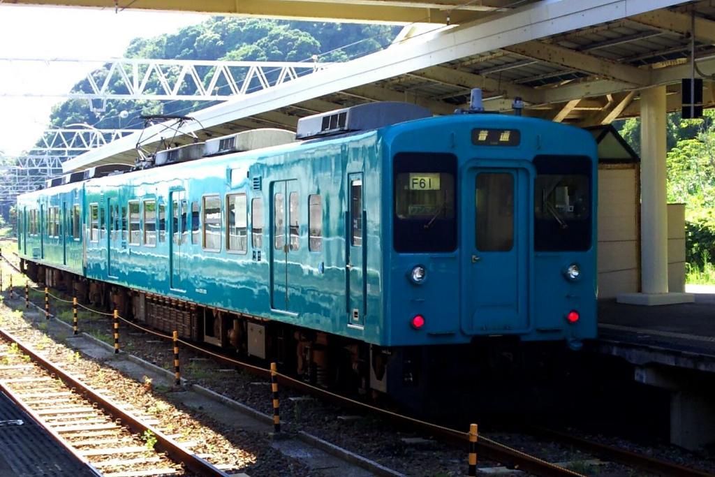 串本駅から乗車した105系電車