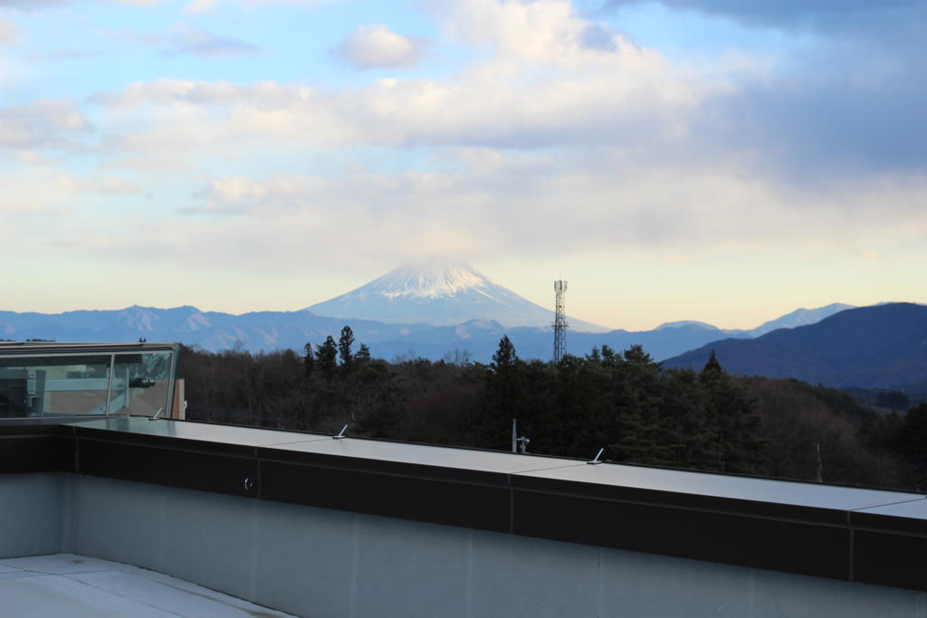 小淵沢駅の展望台から富士山も見えます