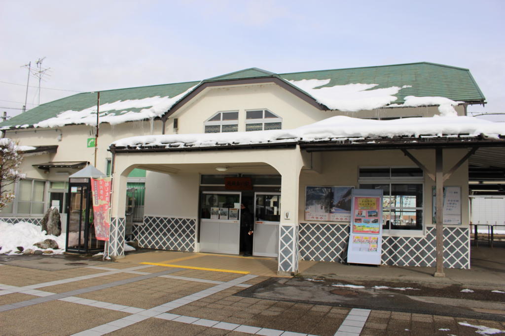 こじんまりとした飛騨古川駅の駅舎