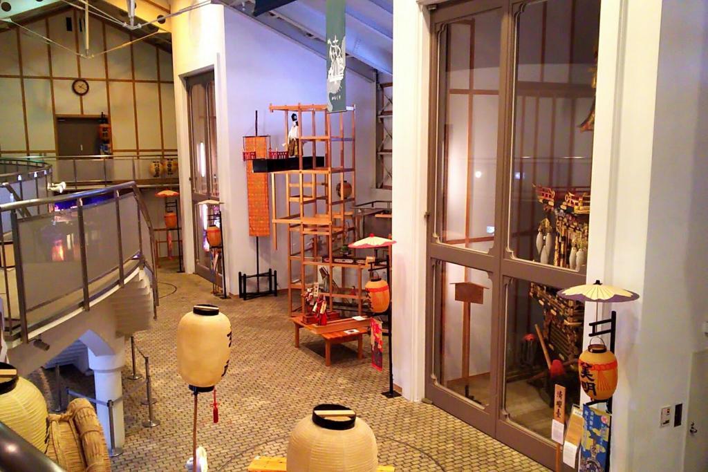 実物の祭屋台が展示されている「飛騨古川まつり会館」展示室