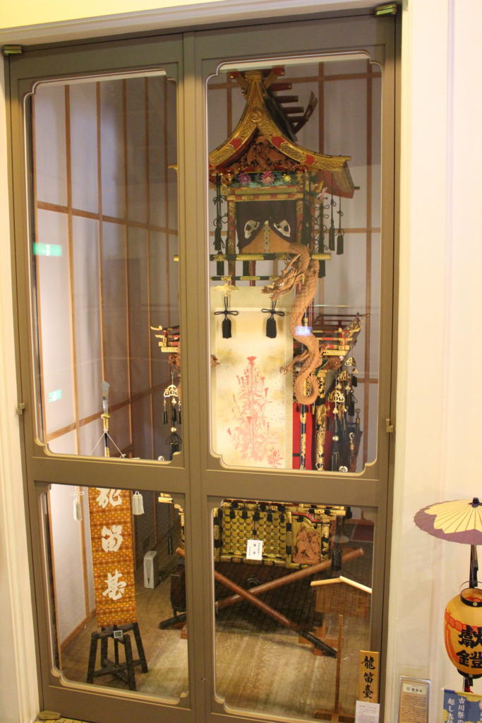 古川祭では一番大きな屋台「龍笛台」
