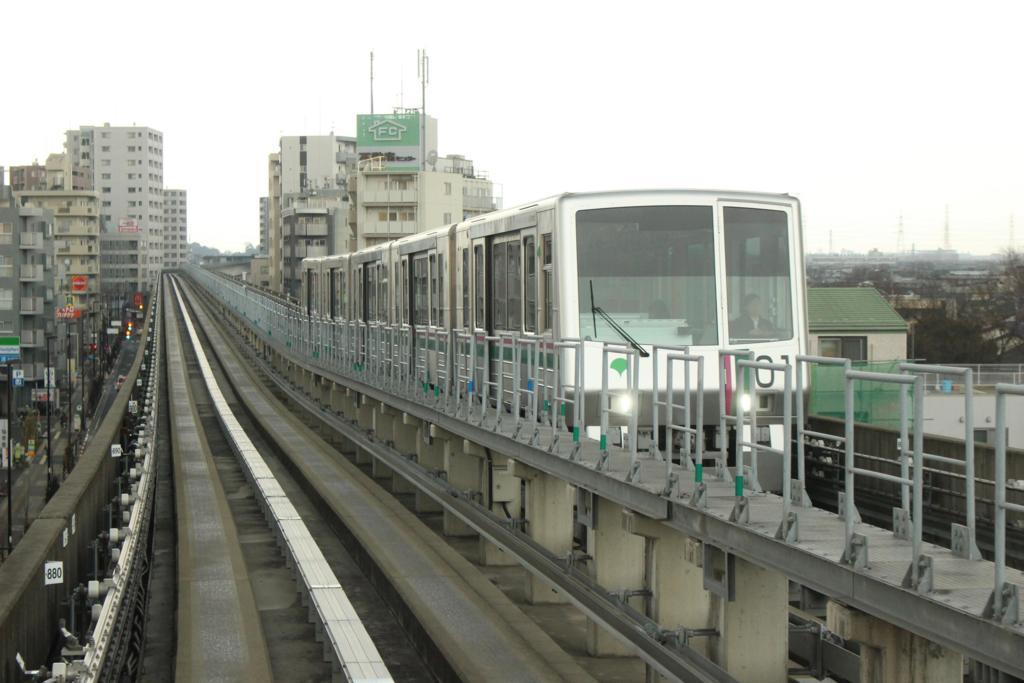 東京のジェットコースター路線 日暮里 舎人ライナー に乗ろう 東京の街を高いところから見おろせる都会の絶景路線です ひさの乗り鉄ブログ