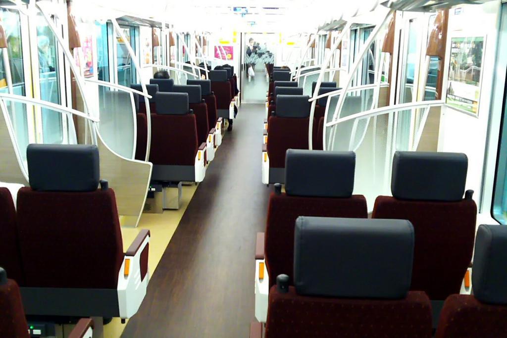 京王ライナー1号の車内は空席が目立ちます