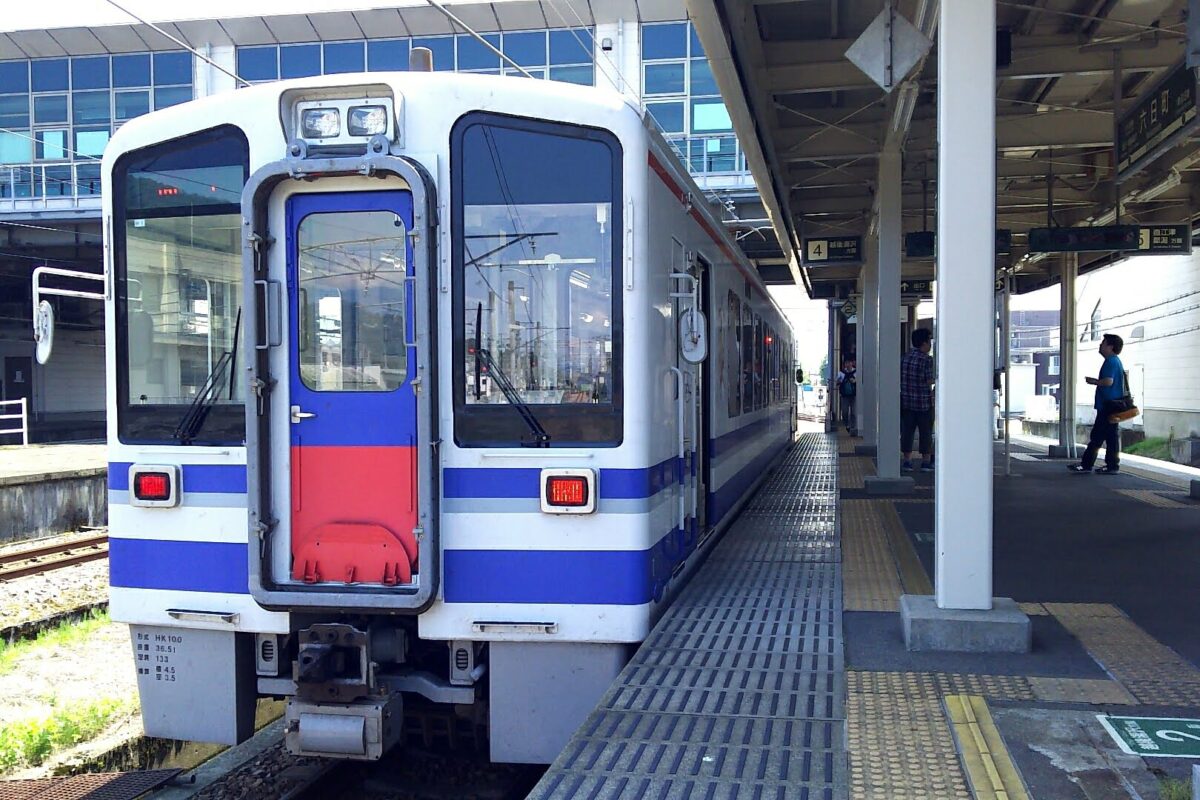 十日町駅から越後湯沢駅へはほくほく線が速いです
