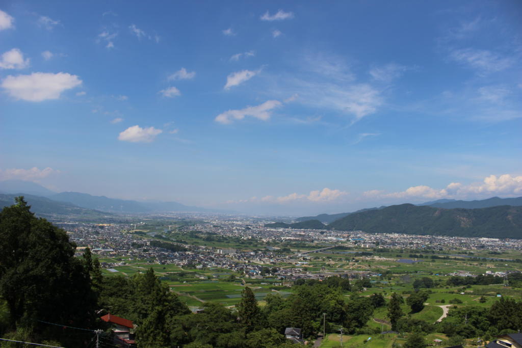 姨捨駅から眺める善光寺平の景色