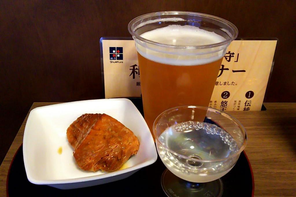 出発前に生ビールセットと日本酒を購入！ これぞ汽車旅の醍醐味！