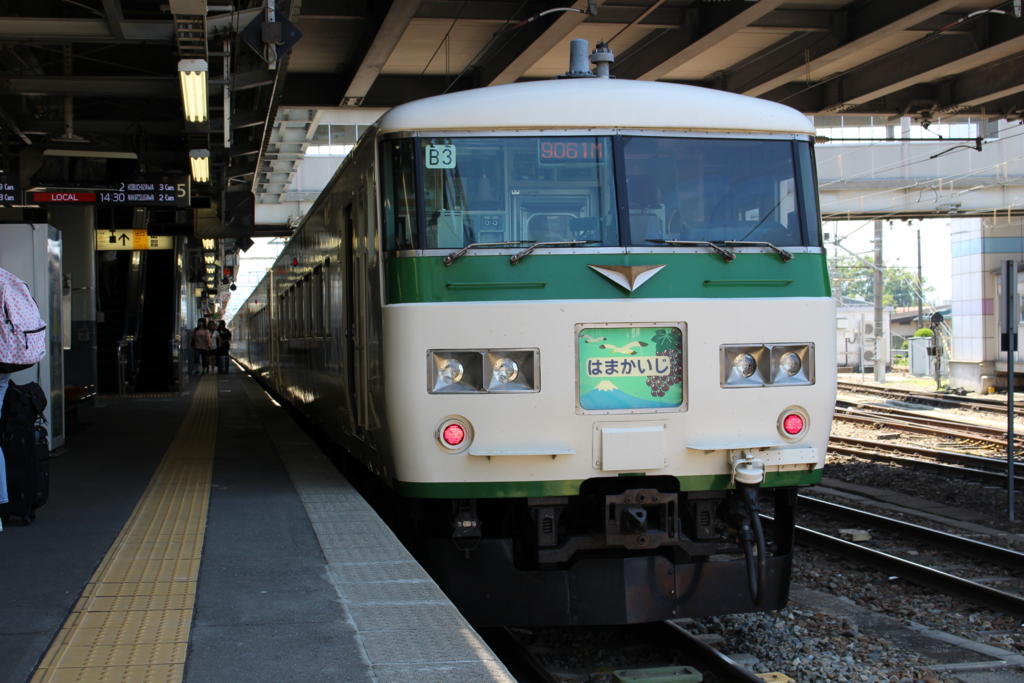 かつて横浜駅と松本駅を結んでいた185系特急「はまかいじ」