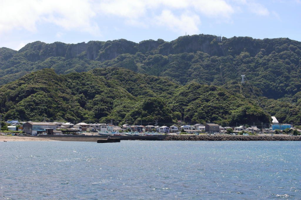 東京湾フェリーから鋸山を眺める