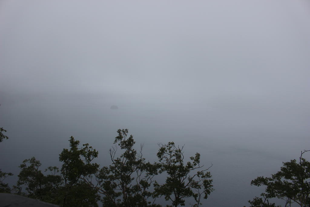 霧の「摩周湖」真っ白で何も見えません（2018年8月撮影）