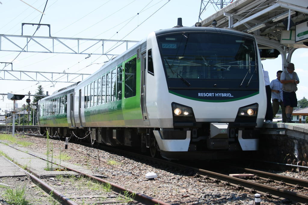 穂高駅に停車中の「リゾートビューふるさと」