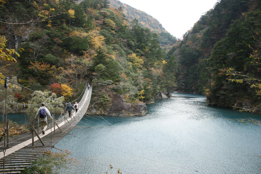 寸又峡温泉は紅葉の名所　吊橋もあって散策がおすすめ！