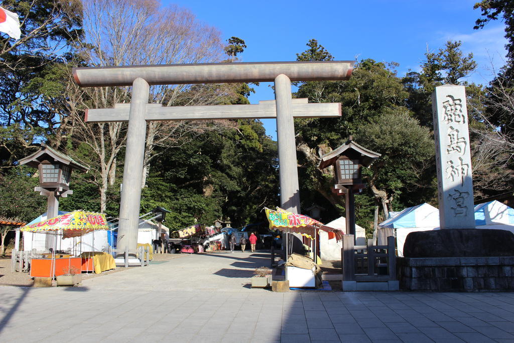 駅から徒歩10分ほどの鹿島神宮へ