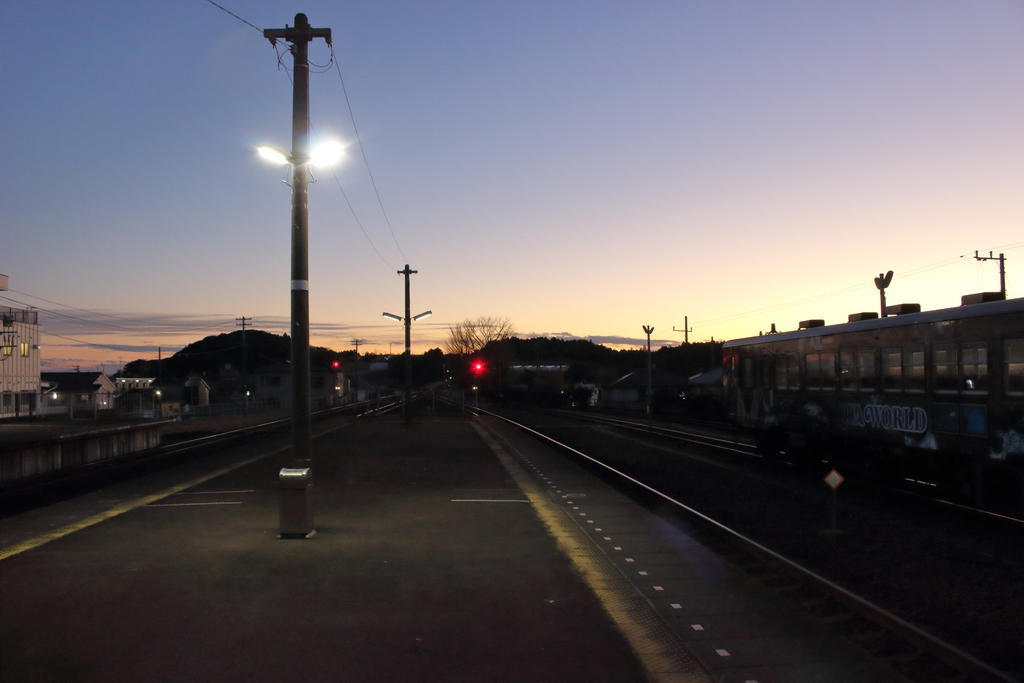 夕暮れの大洗駅ホーム