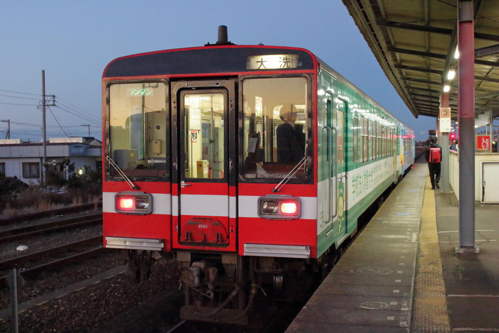 大洗始発の水戸行きは旧型車両6000形