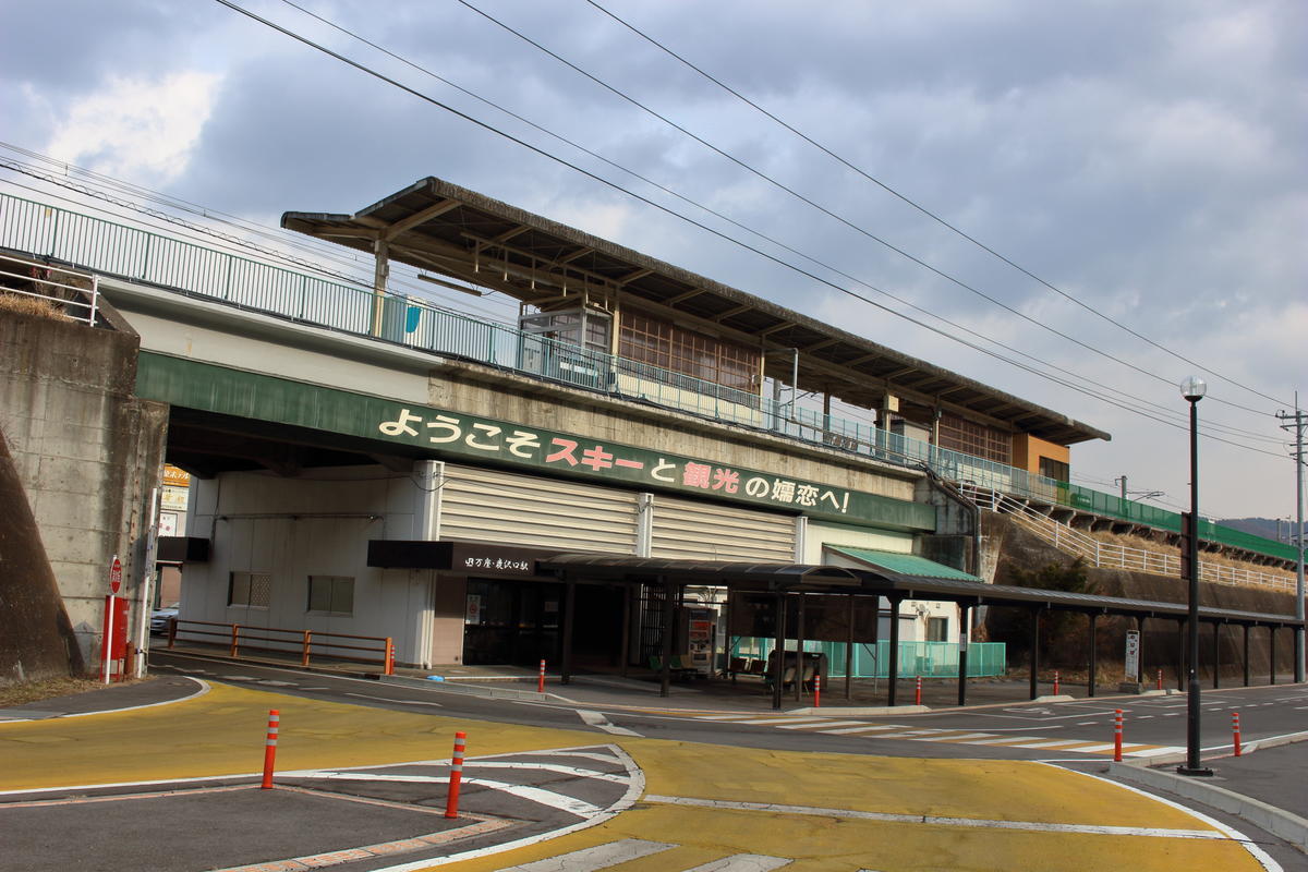 3月土曜日の朝、万座・鹿沢口駅はひっそりとしていました