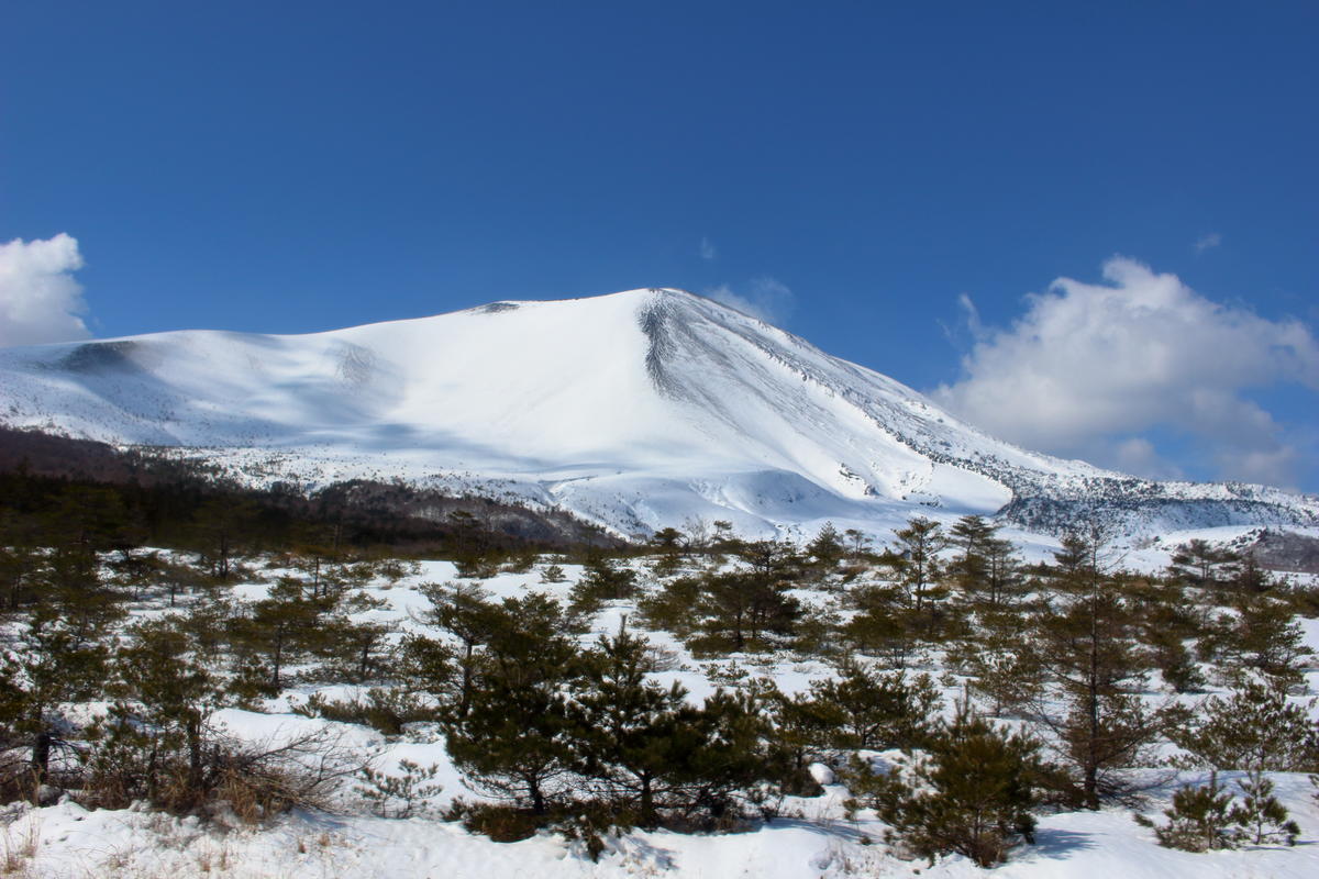 雪景色の浅間山（峰の茶屋付近から）