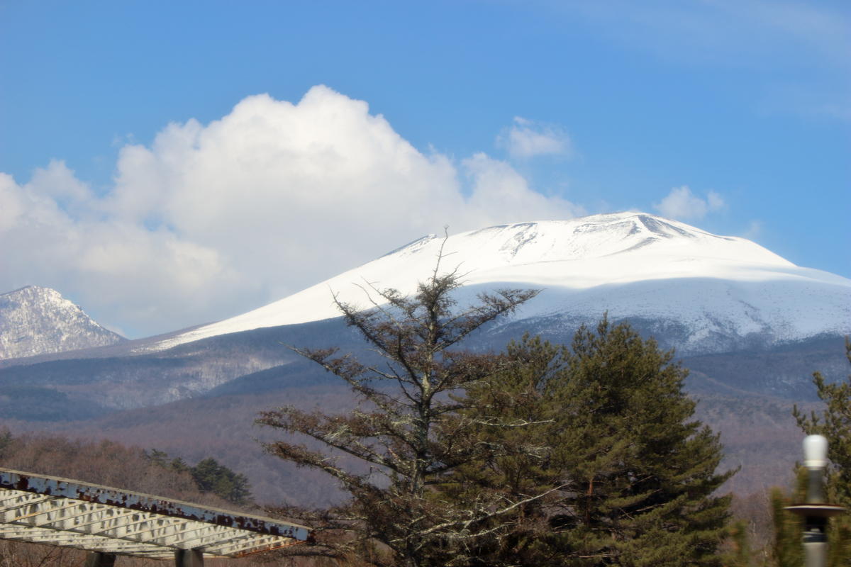 ときおり姿を現す浅間山の姿は流麗！