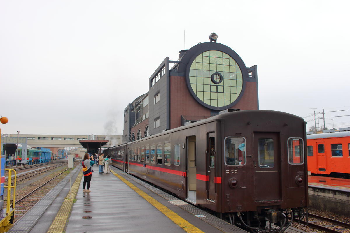 「SLもおか」は真岡駅で10分停車 SL撮影のチャンスです