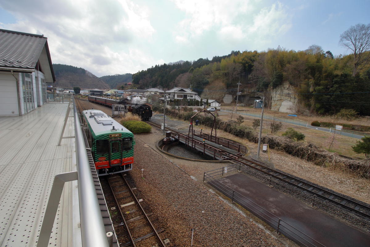 展望台からは茂木駅の駅構内を見渡すことができます