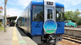 小海線を走る観光列車「HIGH RAIL 1375」