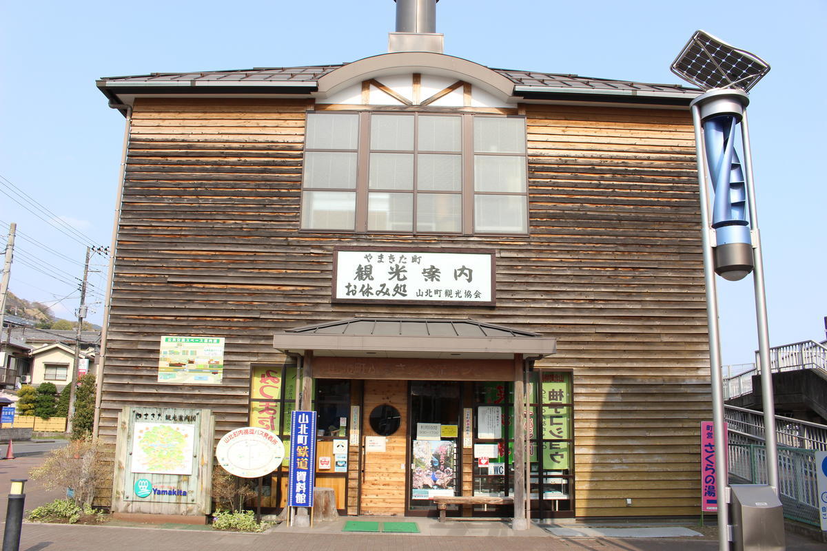 御殿場線 山北駅 桜の名所 山北駅近くで満開の桜のトンネルをくぐる列車を撮る ひさの乗り鉄ブログ