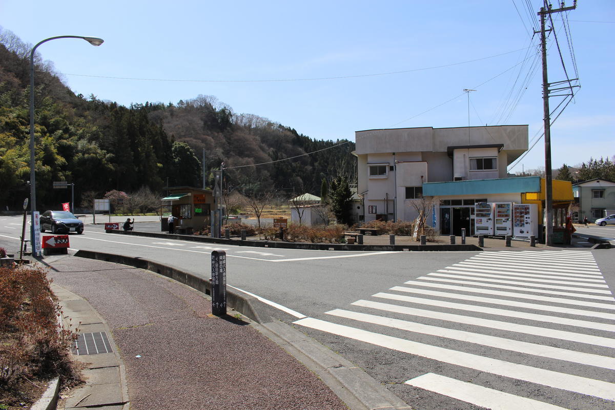 袋田の滝の最寄りのバス停「滝本」は駐車場の近く