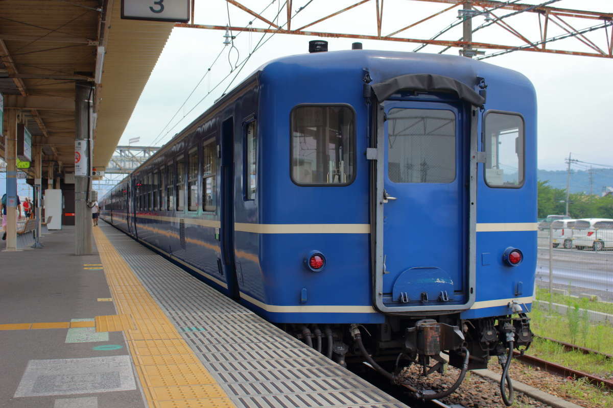 最後尾から12系客車をパチリ！ こちら側はすいています(笑)