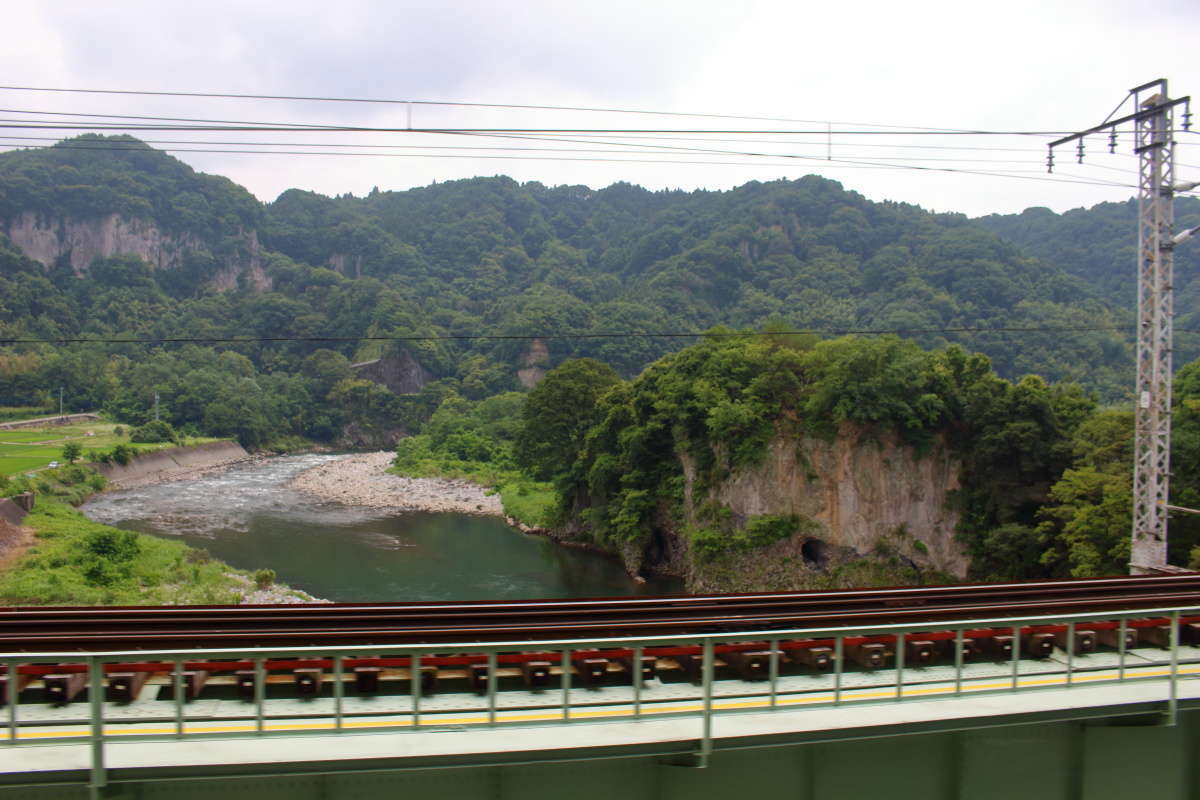 渋川～水上間では利根川の流れも車窓の見どころの一つ