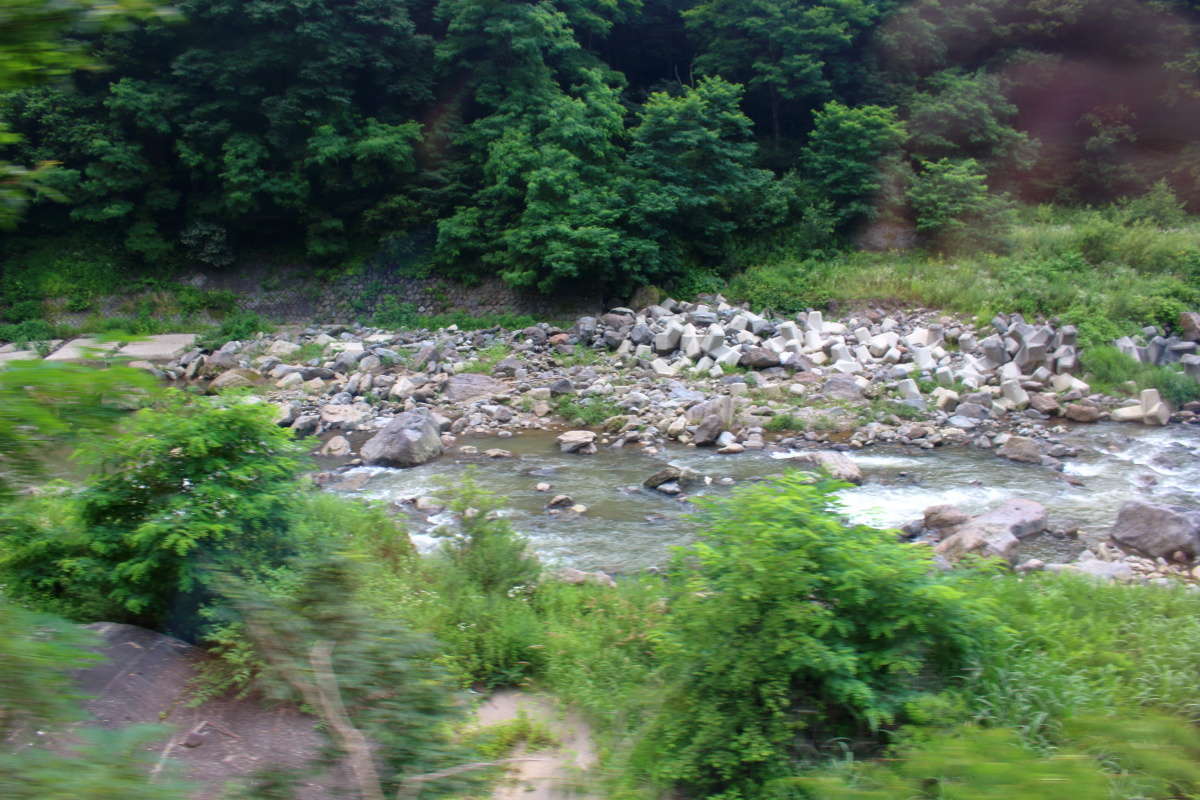 野辺山高原を下ると千曲川に沿って進みます