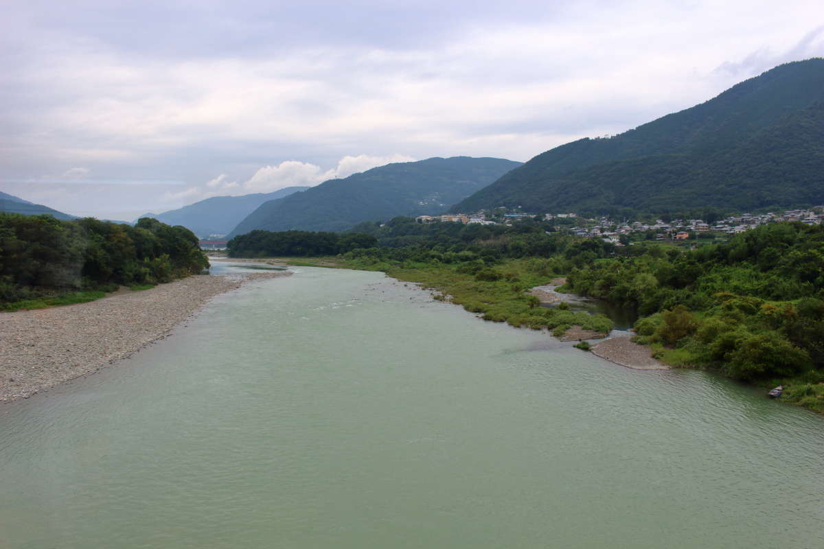 川幅の大きな「吉野川」を渡ります