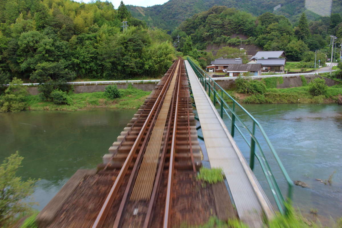 広見川を渡ると、まもなく江川崎