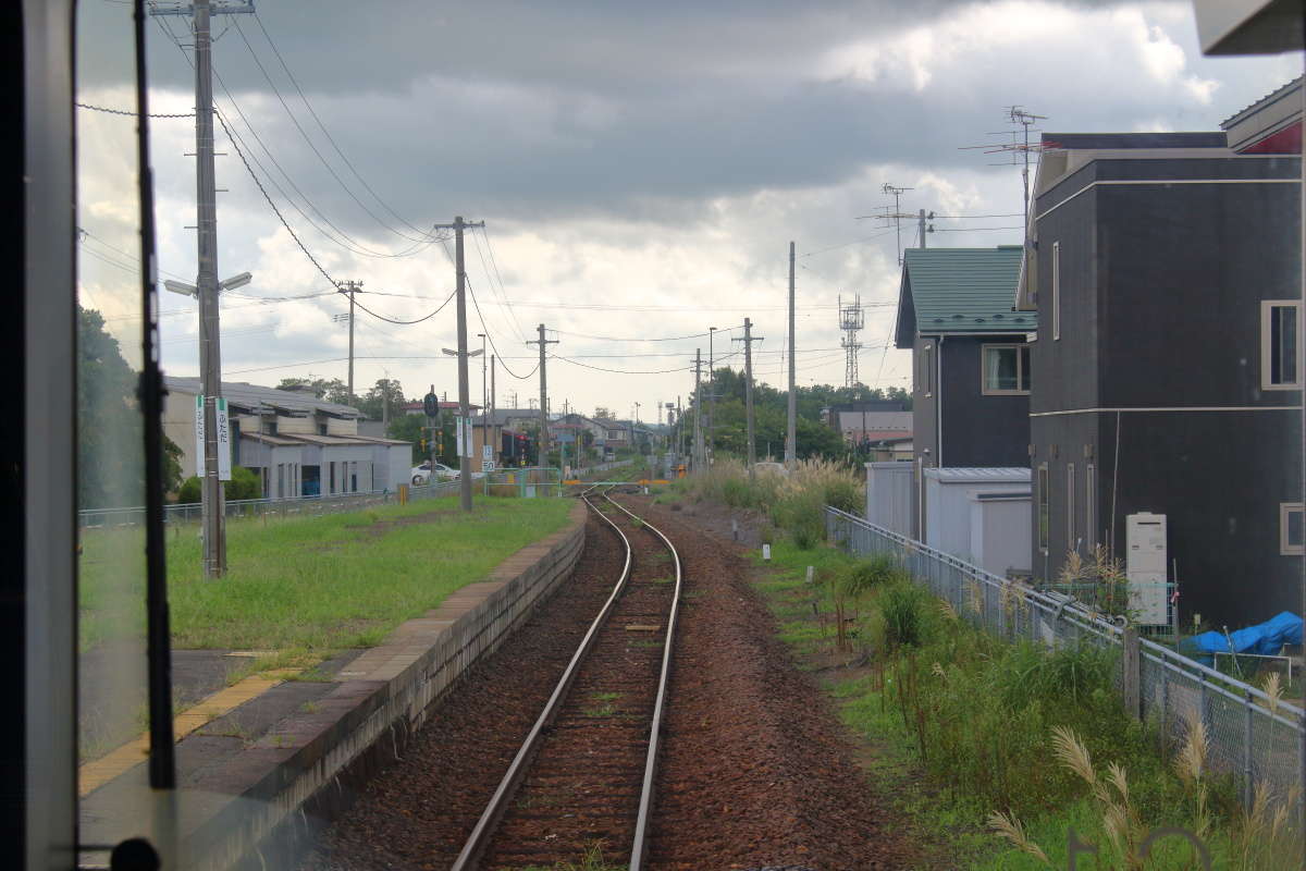 架線がないのに電車が走る不思議な男鹿線