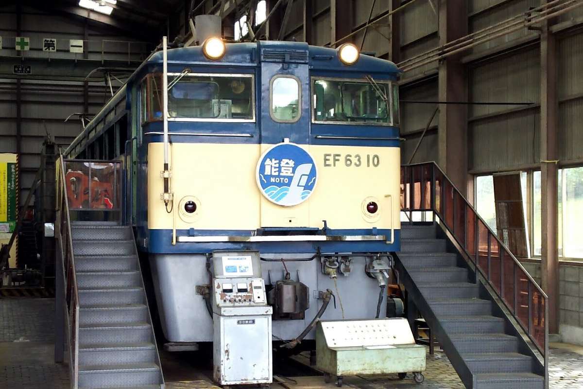 碓氷峠の補助機関車として活躍していた「EF63形」電気機関車