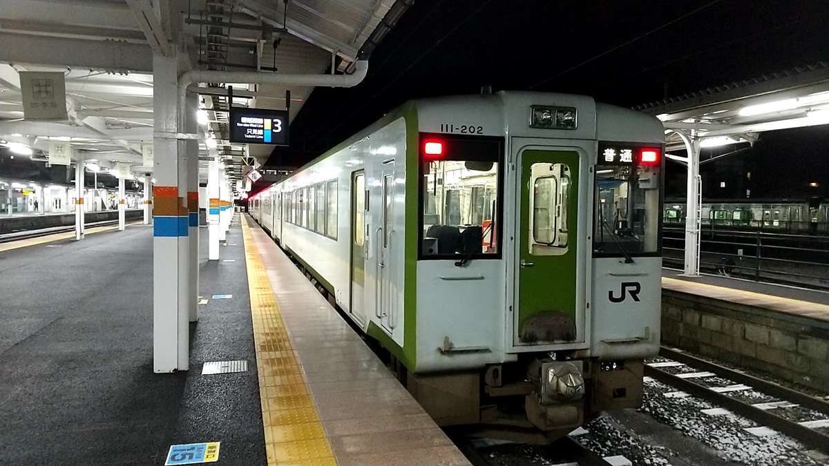 会津若松駅に到着した「242D」