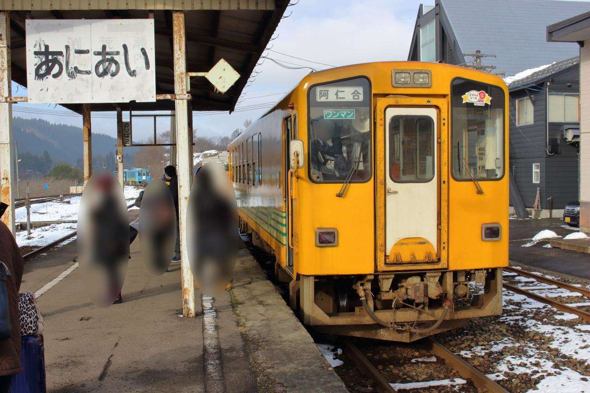 阿仁合駅に到着した秋田内陸線の列車