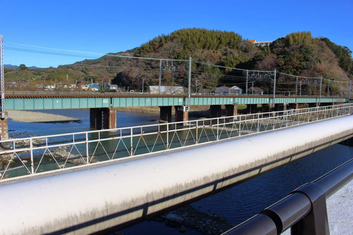 興津川を渡る浦安橋（興津川橋）