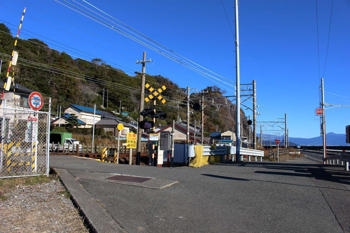 東海道本線の洞踏切