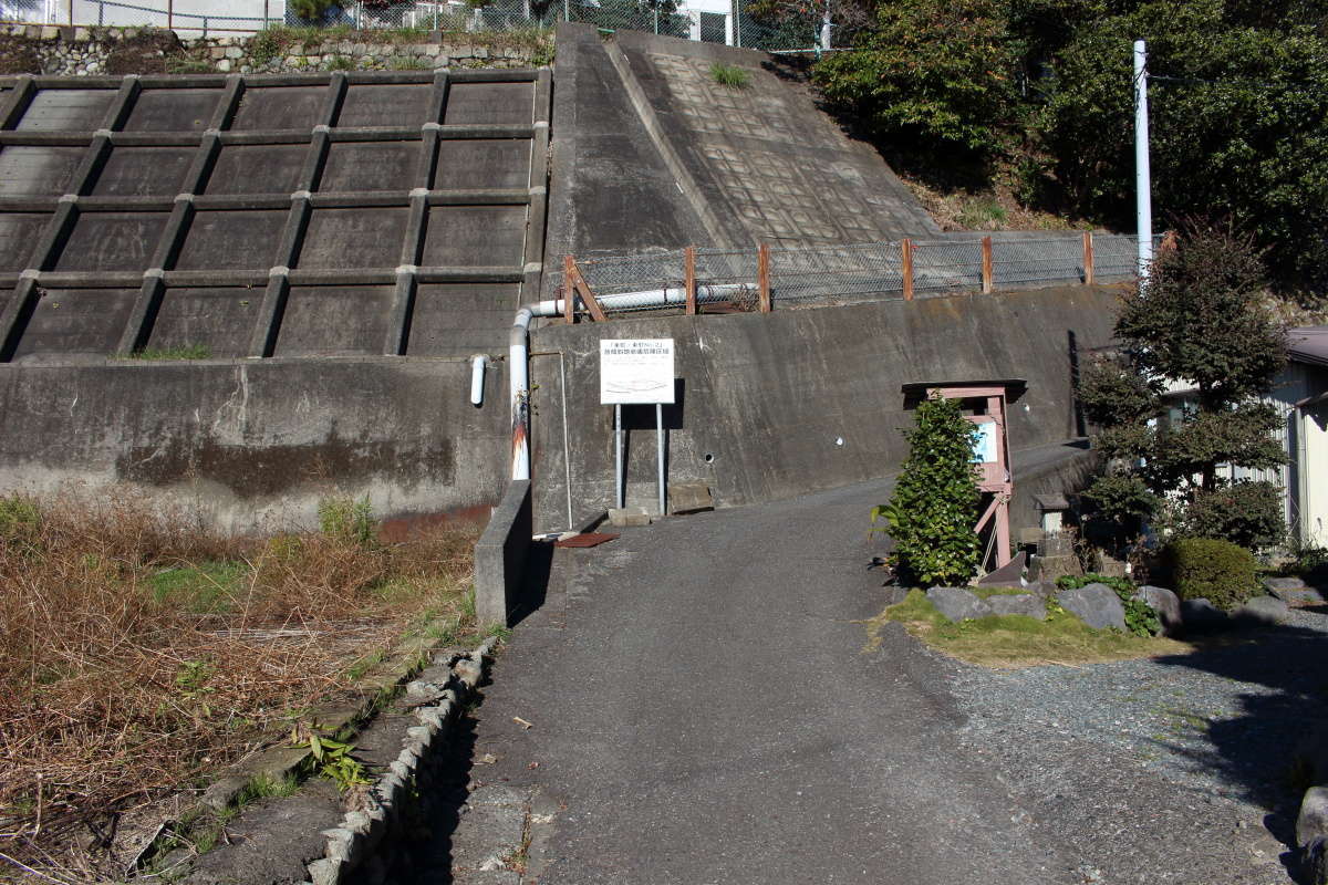 薩埵峠への道