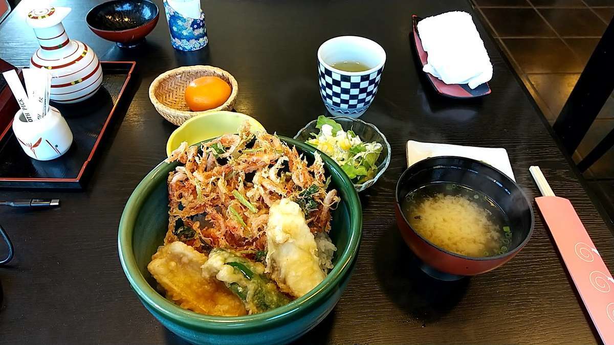 「くらさわや」の「しずまえ丼」