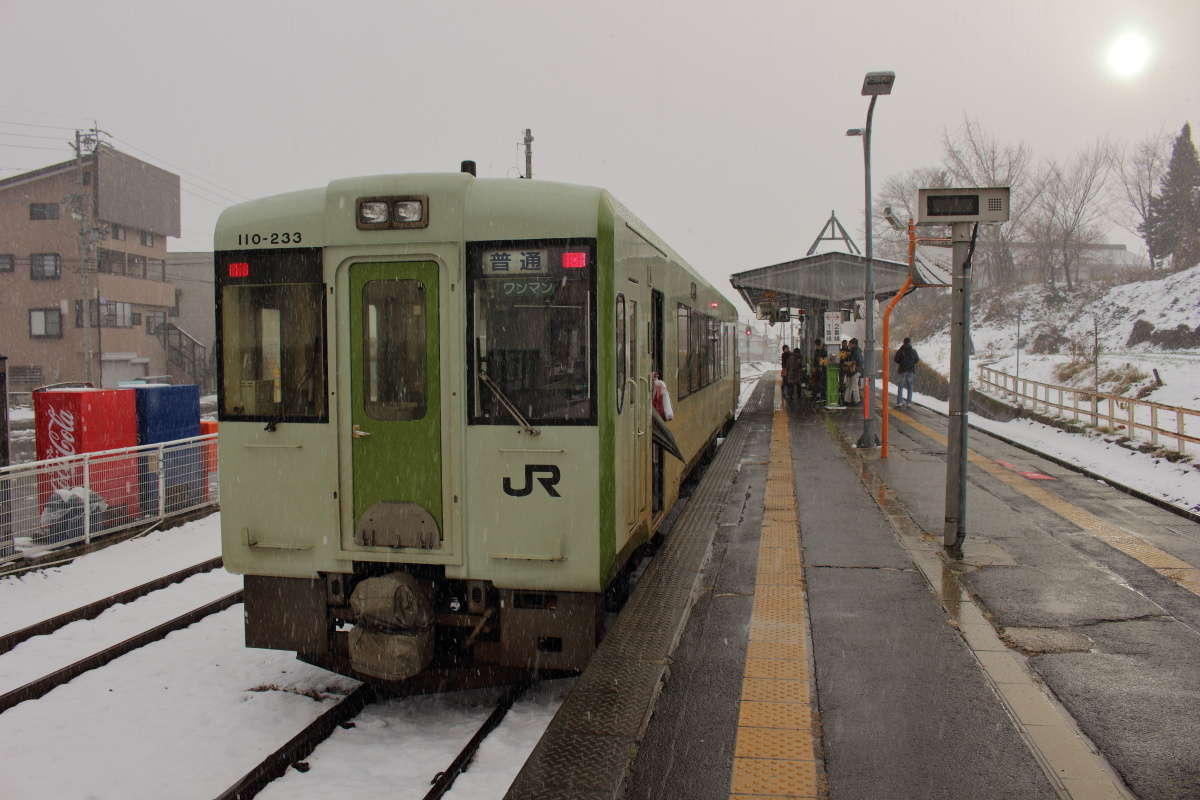 戸狩野沢温泉駅で乗り換えです