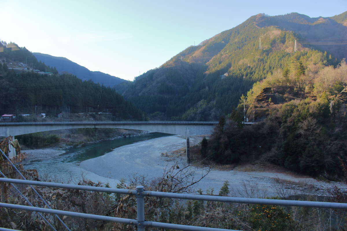 伊那小沢駅からの天竜川の眺め