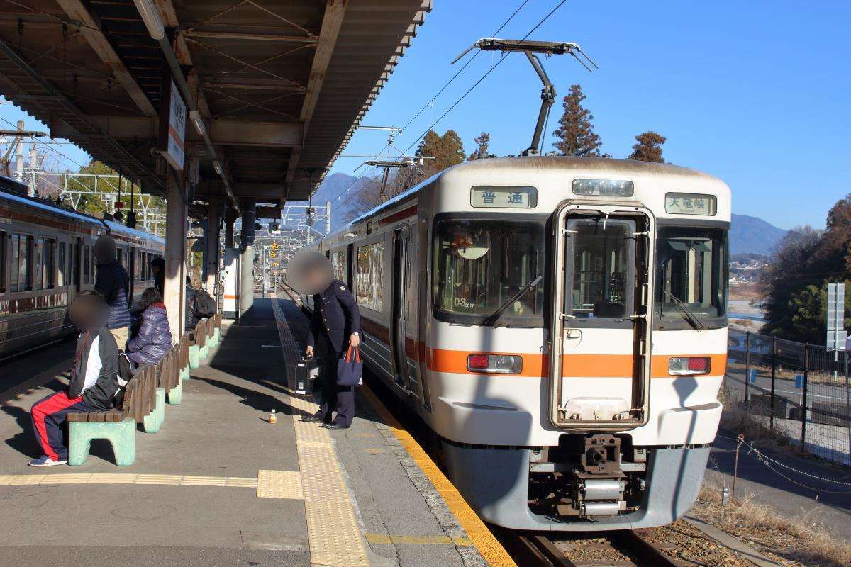 豊橋から３時間以上をかけて天竜峡駅に到着