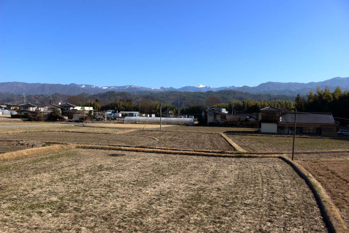 伊那谷の盆地のような地形を天竜川に沿って北上