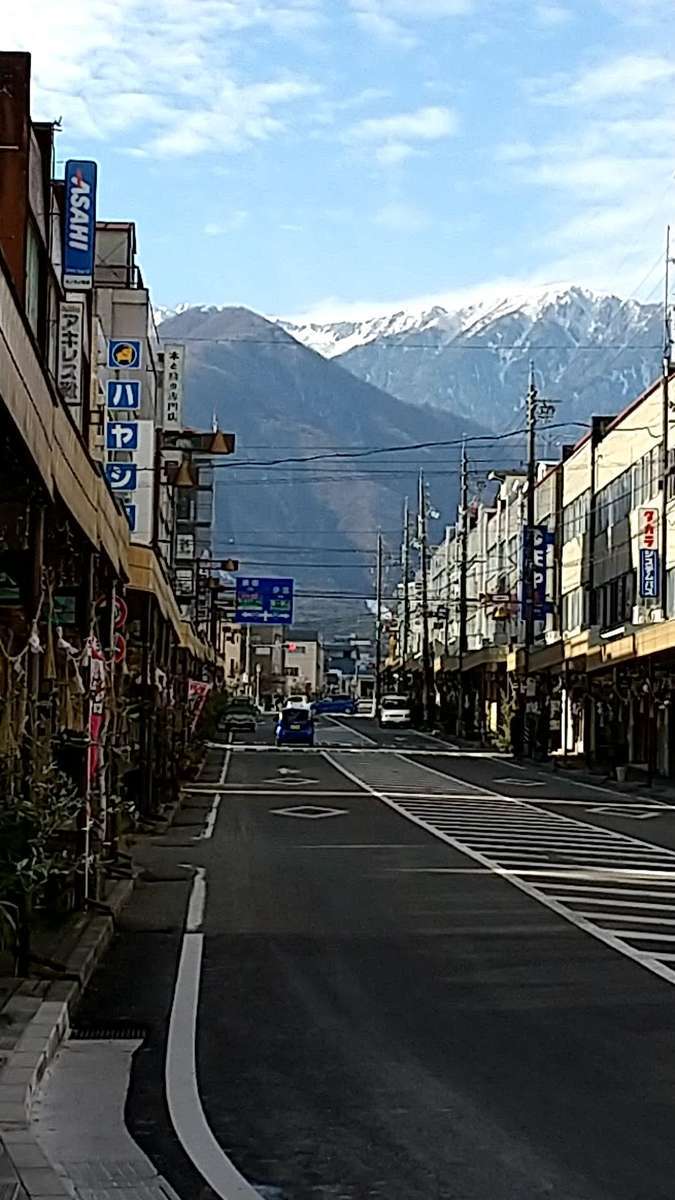 駒ヶ根駅前の通りからは駒ケ岳がくっきり！